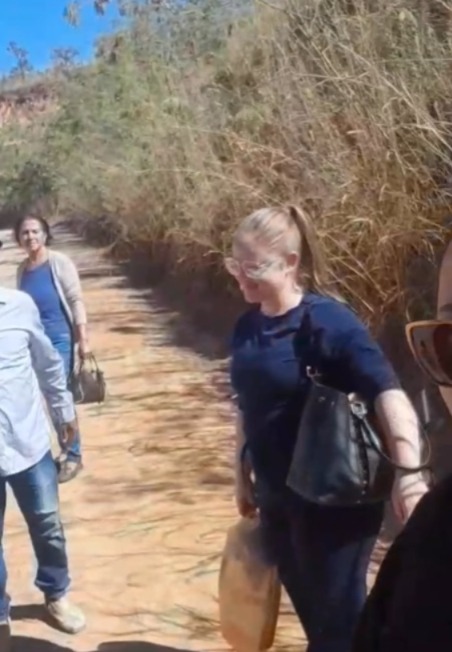 [VÍDEO]: cidadã denuncia descaso da Prefeitura de Sete Lagoas com o transporte público na Lontrinha