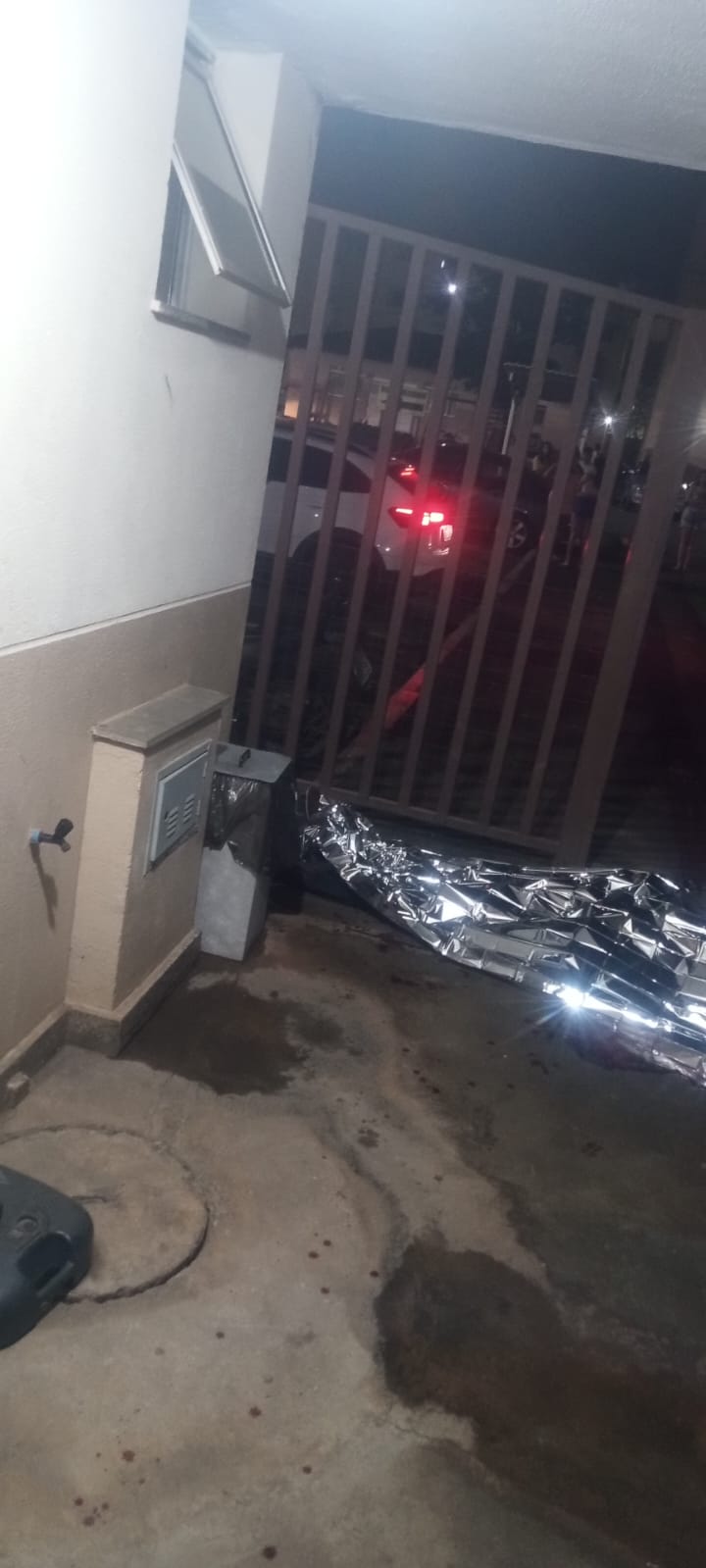 [VÍDEO] URGENTE: Homem de 65 anos é morto a facadas na entrada de condomínio em Sete Lagoas