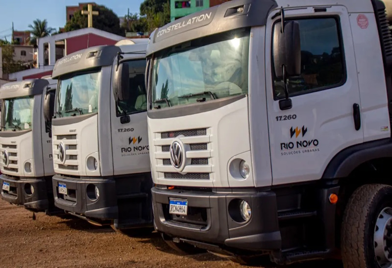 FALTA PLANEJAMENTO: gestão Douglas Melo troca empresa de lixo sem licitação e quase dobra gastos