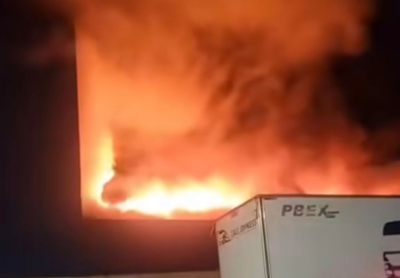 URGENTE! [VÍDEO]: Incêndio de grandes proporções atinge fábrica no Vale das Palmeiras em Sete Lagoas